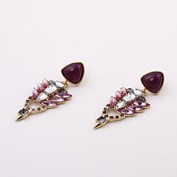 金鳳凰情飾品店 秋冬新風尚，寶石耳釘014閃耀登場